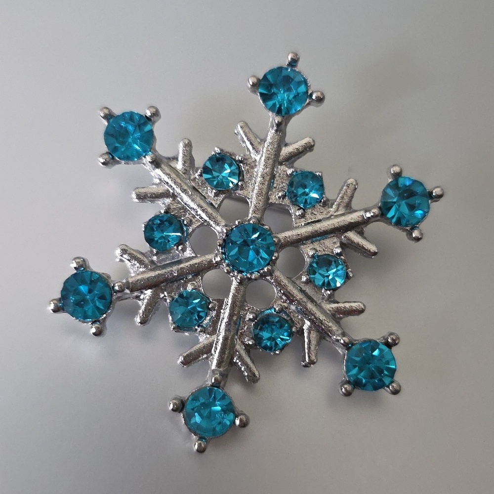 Snowflake Brooch Loaded with  Simulated diamonds